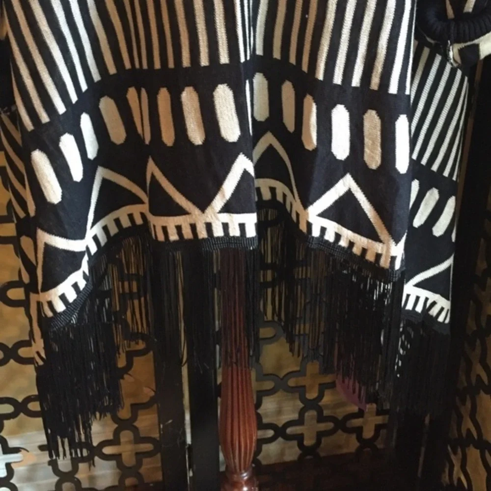 BLACK CREAM AZTEC TRIBAL LONG SLEEVE SWEATER CARDIGAN WITH‎ FRINGE